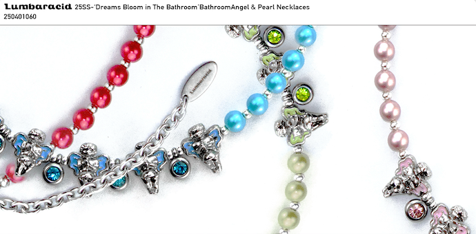 BATHROOM ANGEL PEARL NECKLACE
