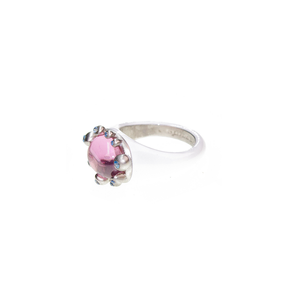 WHITE BATHROOM FLOWER RING